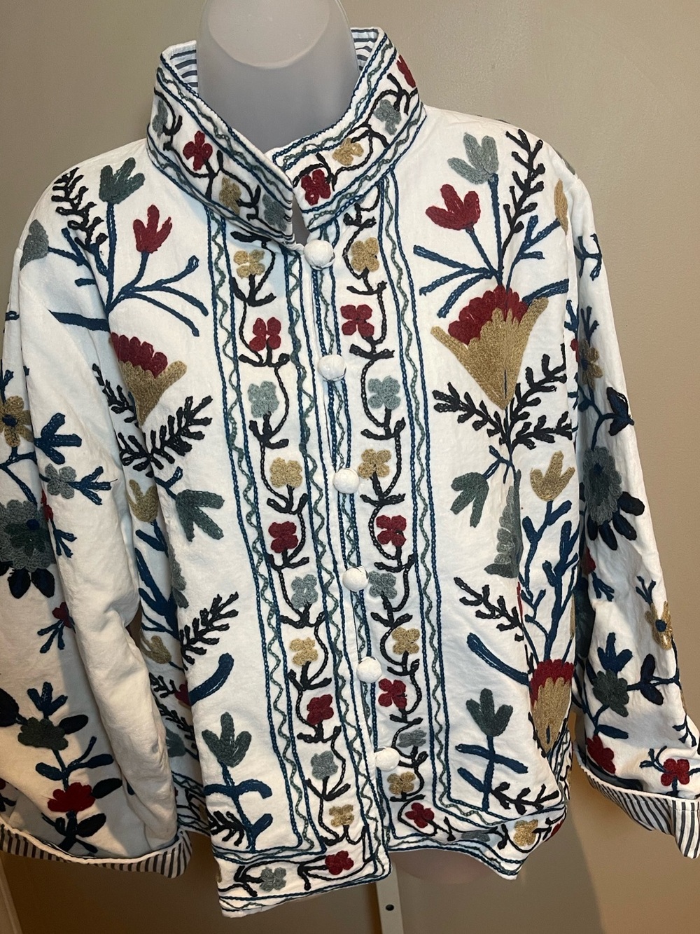 POL Embroidered Floral Jacket - Picture 9 of 11